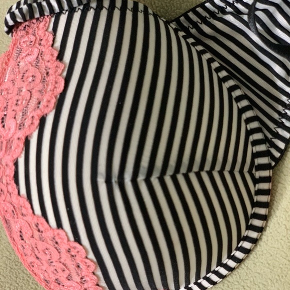 Secret Possessions Bra and two thongs. NWT. - Picture 7 of 10